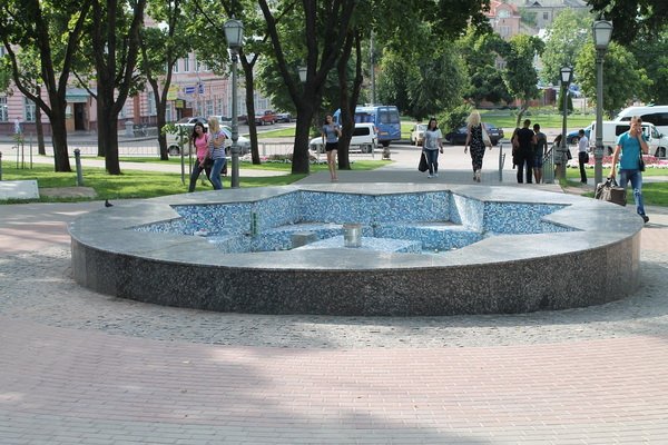 Фонтан в Покровском сквере
