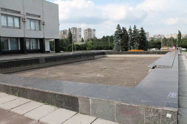 фонтан на площади Независимости в Сумах